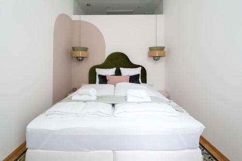 Elegant 1BR Suite, City Close by HM