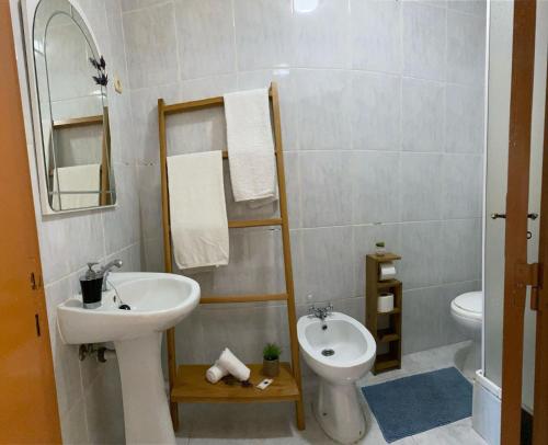 a bathroom with a sink and a toilet at Alojamento D Duarte in Gouveia
