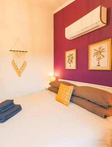Character 2BR Upper Retreat with BBQ Terrace Parking
