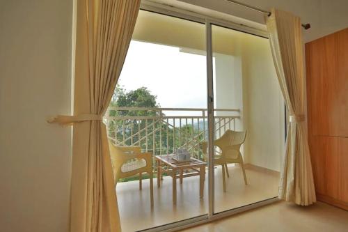 Balcony o terrace sa Hill View Resort Munnar
