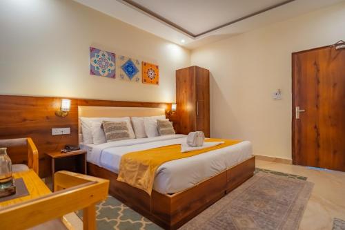 a bedroom with a large bed in a room at Shore by SHIVAYA in Rishīkesh