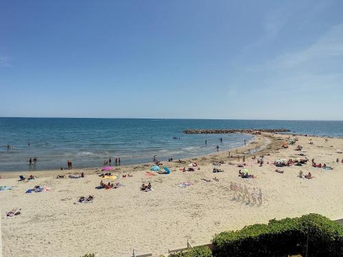 Photo de la galerie de l'établissement Carnon F2 en Front de Mer avec Garage Privatif - FR-1-715-95, à Mauguio