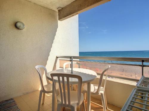 Photo de la galerie de l'établissement Carnon F2 en Front de Mer avec Garage Privatif - FR-1-715-95, à Mauguio