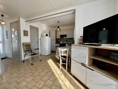 Photo de la galerie de l'établissement Maison Familiale à 2 Pas de la Plage et Forêt, 3 Pièces, 5 Couchages - St-Georges-d'Oléron - FR-1-246A-290, à Saint-Georges-dʼOléron