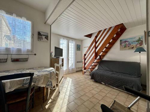 Photo de la galerie de l'établissement Maison Familiale à 2 Pas de la Plage et Forêt, 3 Pièces, 5 Couchages - St-Georges-d'Oléron - FR-1-246A-290, à Saint-Georges-dʼOléron