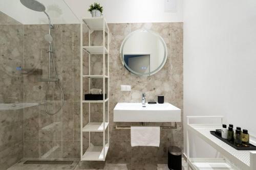 Artful 1BR Suite, City Nearby by HM