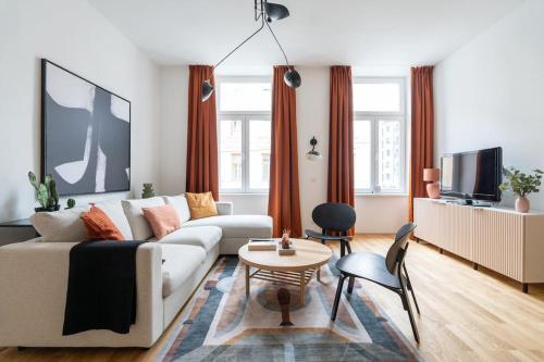 Artful 1BR Suite, City Nearby by HM
