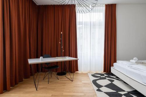 Artful 1BR Suite, City Nearby by HM