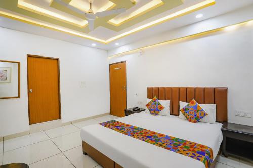 a bedroom with a large bed in a room at FabHotel Dhruva in Phanda