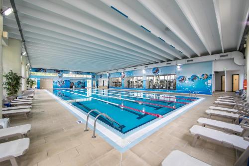 Bazén v ubytování Hotel Belvedere nebo v jeho okolí