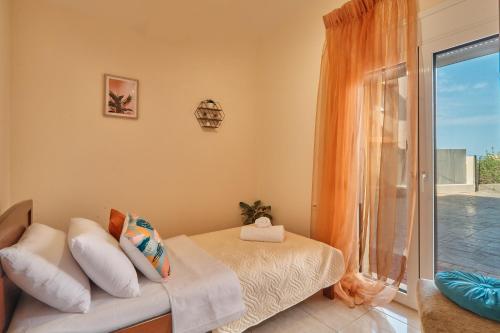 Postel nebo postele na pokoji v ubytování Helios Dream Apartment with Private Pool
