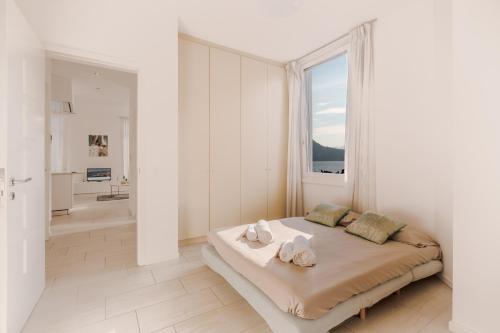Gallery image of Front Lake Pearl 5 for 6PAX -By EasyLife Swiss in Lugano