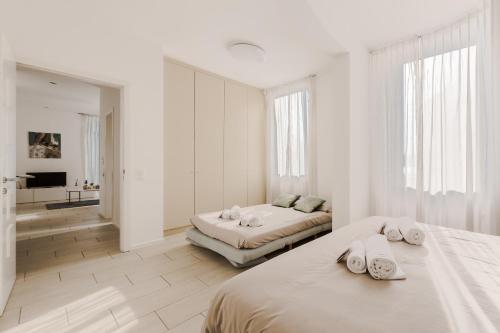 Gallery image of Front Lake Pearl 5 for 6PAX -By EasyLife Swiss in Lugano