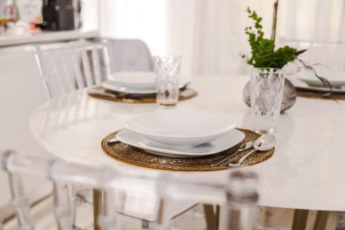 Gallery image of Front Lake Pearl 5 for 6PAX -By EasyLife Swiss in Lugano
