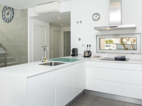 Η κουζίνα ή μικρή κουζίνα στο Harmony 4B House by Stay ici Algarve Holiday Rental