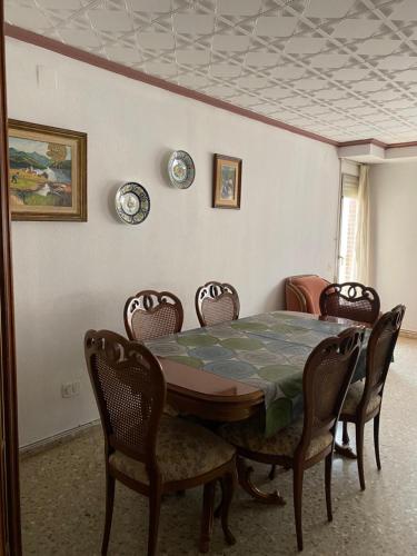 a dining room with a table and chairs at Casa del port in Grao de Castellón