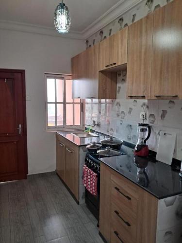 Cuisine ou kitchenette dans l'établissement Residence New Standing Douala CITE CHIRAC YASSA