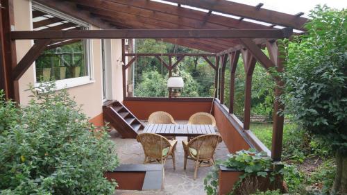 Taman di luar Ferienwohnung Bacharach