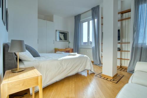 Panoramic Penthouse with terrace - 20 minutes from San Siro & Duomo