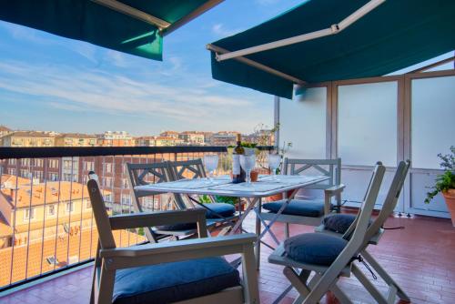 Panoramic Penthouse with terrace - 20 minutes from San Siro & Duomo