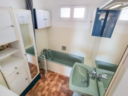 Ένα μπάνιο στο Les Marguerites - T2 avec clim et parking à la Fossette