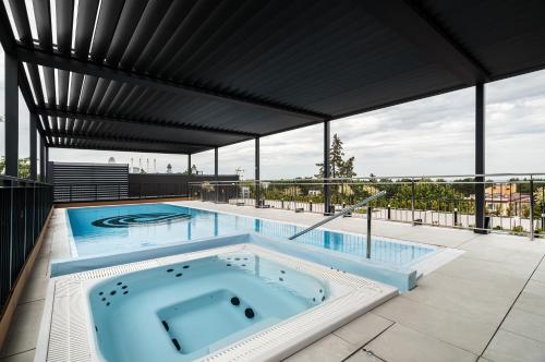 a hot tub on the roof of a building at Apartamenty Świnoujście - Seaside Garden 59 in Świnoujście