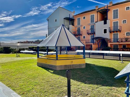 Photo de la galerie de l'établissement [400m dal Mare] Giardino - WiFi - A/C - Posto auto, à Loano