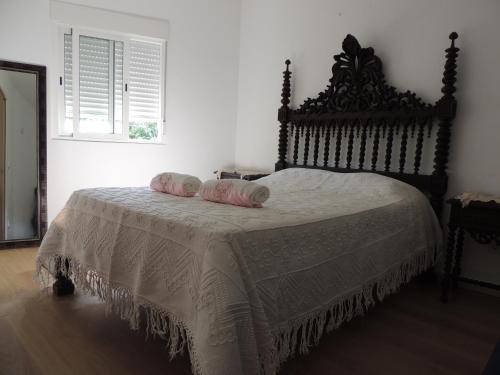 Un pat sau paturi într-o cameră la Casa do Forno