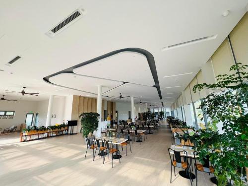 a dining room with tables and chairs in a building at VILLA VENUS -Khu B Không mất vé cổng - tại Khu du lịch sinh thái Đại Lải in Thanh Cao