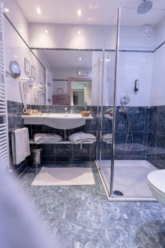 Un baño de Hotel Marica