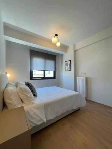 Кровать или кровати в номере Athenean Oasis in Ellinikon