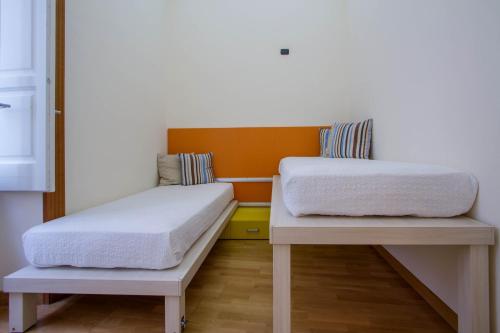 two beds sitting next to each other in a room at Panorama Host - Casa Vela in Maiori