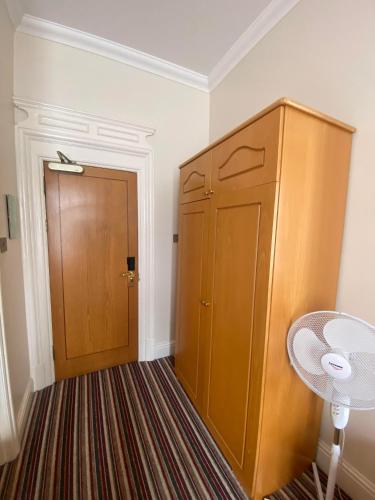 Gambar di galeri bagi The Lawn Hotel di Reading