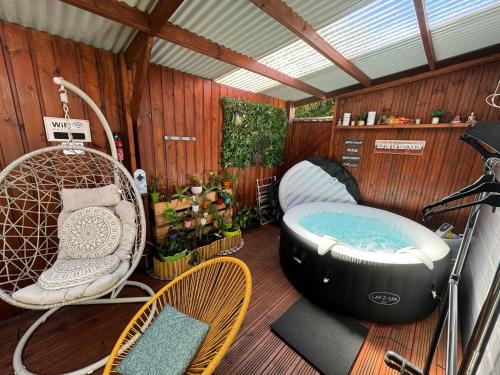 a outdoor room with a tub and a swing at Lakafrine in Le Tampon
