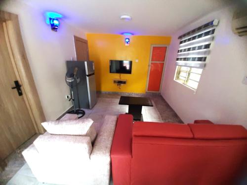 Μια τηλεόραση ή/και κέντρο ψυχαγωγίας στο Mofide Queens Apartments (MQA)