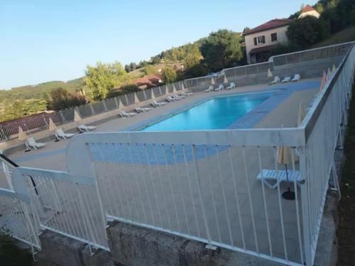 a swimming pool with a white fence around it at Appart*Parking*Résidence Piscine*Sarlat in Sarlat-la-Canéda
