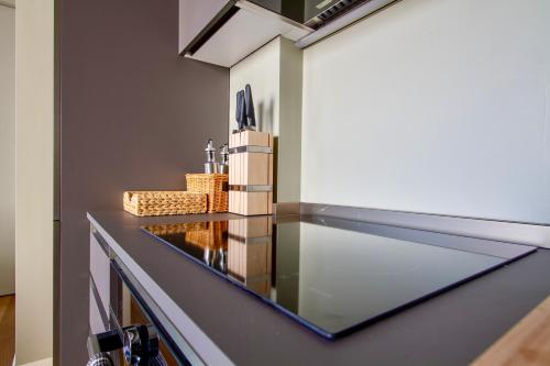 a glass counter top in a kitchen with some boxes at Lusso Urbano: Luminoso e centrale appartamento in Milan