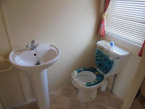 Ένα μπάνιο στο Seaview Belvedere 6 Berth heated FREE WIFI