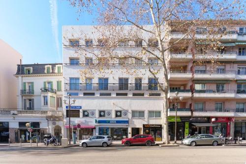 Centre ville à 5 mn à pied du Palais et plages
