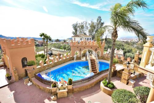 an aerial view of a mansion with a swimming pool at Villa rural en Málaga con piscina y vistas al mar in Málaga