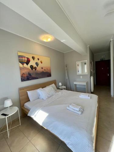 a bedroom with a large white bed in a room at D1 Serenity Studio in Athens