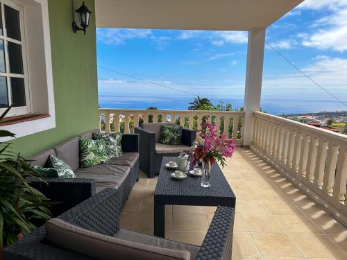 a patio with couches and a table on a balcony at Buenavista in Breña Alta