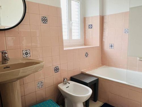a pink bathroom with a sink and a toilet at Maison individuelle 3 ch, jardin, cheminée, 6 pers - Louhossoa - FR-1-495-134 in Louhossoa
