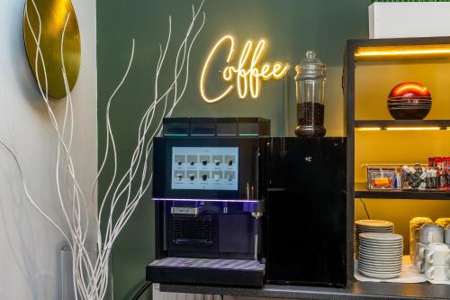 a microwave oven sitting on top of a counter at Croft Court Hotel in London