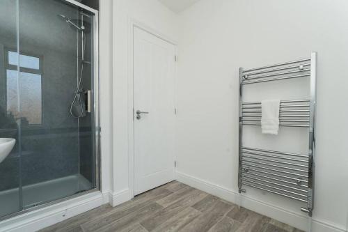 a bathroom with a shower and a glass shower door at Spacious 5-bed House Just Off A46 in Newark-on-Trent