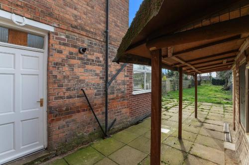 an entrance to a brick building with a white door at Spacious 5-bed House Private Parking in Newark upon Trent