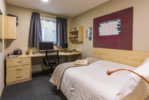 a bedroom with a bed and a desk with a computer at Modern Stylish Ensuite at Student Roost Buchanan View in Glasgow for Students Only in Glasgow