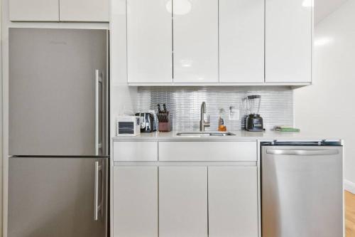 A kitchen or kitchenette at Flat In The Bush
