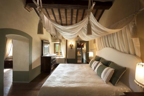 Un pat sau paturi într-o cameră la L'Olmo