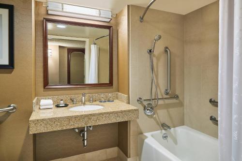 Sheraton Hotel Denver Tech Centerにあるバスルーム